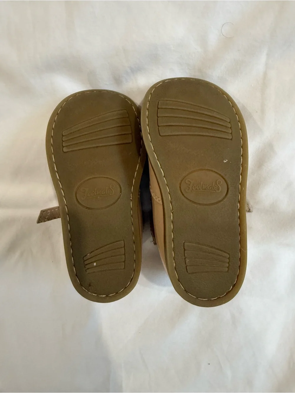 Footmates size 6 Girls' Patent T-Strap Mary Jane Shoes in Beige